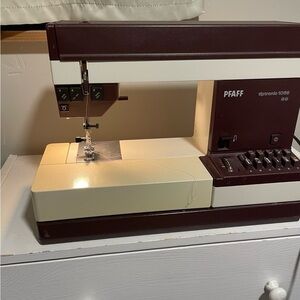 Pfaff Tiptronic 1069 Sewing Machine - Cream and Brown